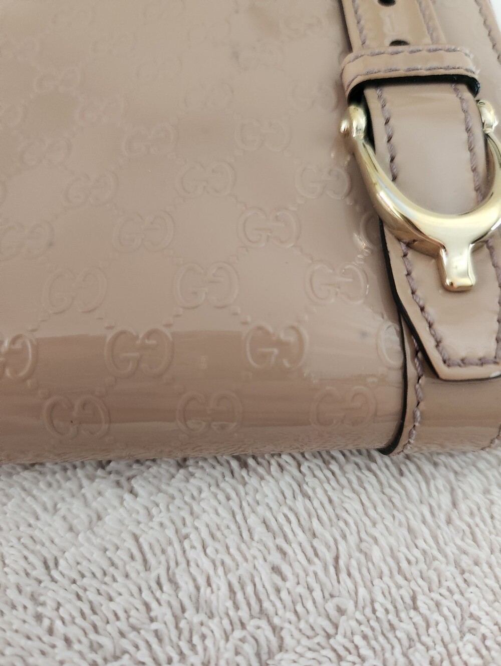 Gucci Taupe Embossed Patent Leather Microguccisima Zip Wallet with Gold Buckle - Picture 4 of 12
